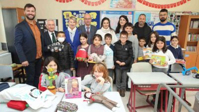 Nilüfer’de kırsaldaki çocukların yüzü oyuncakla güldü