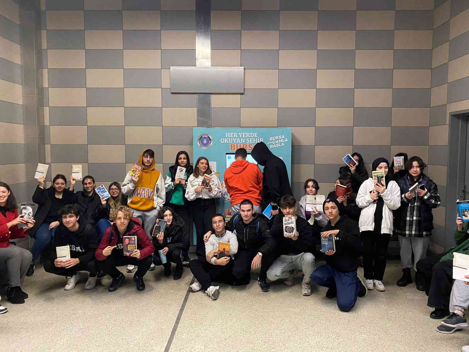 Bursa’da liseli gençlerden anlamlı davranış