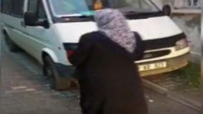 Park yerini unuttukları minibüsü polis buldu