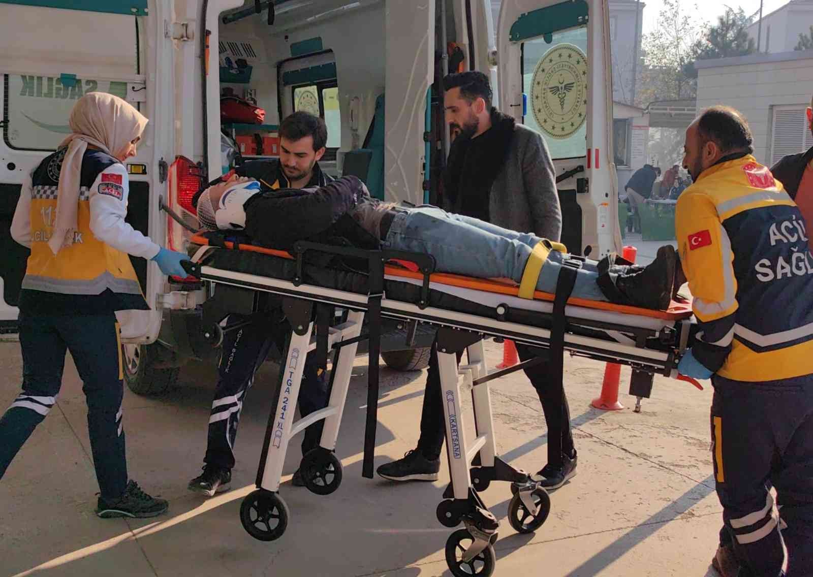 Bursa’da minibüs otomobile çarptı; 1 yaralı