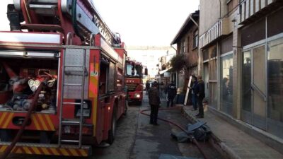 Bursa’da mobilya imalathanesinde korkutan yangın