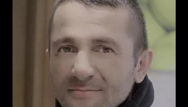 Kan donduran olay! 17 yaşındaki kız uyuyan babasının boğazını kesti… Kan donduran olay! 17 yaşındaki kız uyuyan babasının boğazını kesti…