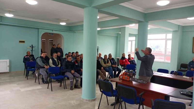 Mustafakemalpaşa’da ağaç kesimi kursu Mustafakemalpaşa İsmail Hakkı Şenpamukçu Halk Eğitimi Müdürlüğü tarafından düzenlenen ‘Ağaç