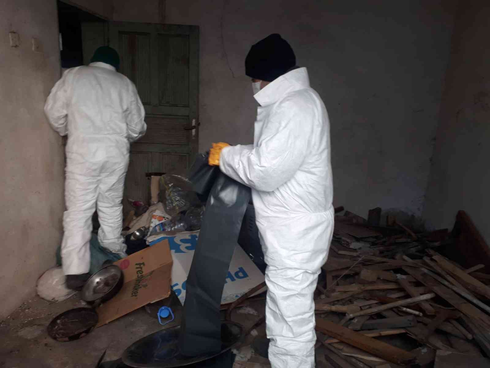 Bursa’da çöp ev temizlendi mahalleli nefes aldı