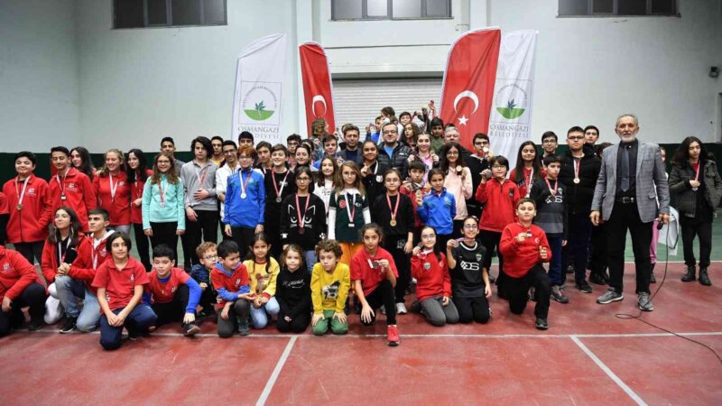 Osmangazi’de satranç ustaları madalyalarına kavuştu Osmangazi Belediyesi’nin Bursa Gençlik ve Spor İl Müdürlüğü ile Türkiye