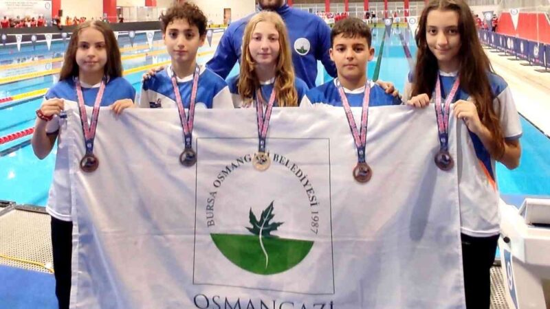 Osmangazili kulaçlar madalyaya doymuyor Osmangazi Belediyespor Yüzme Takımı sporcuları, Samsun’da düzenlenen Ulusal Gelişim Projesi