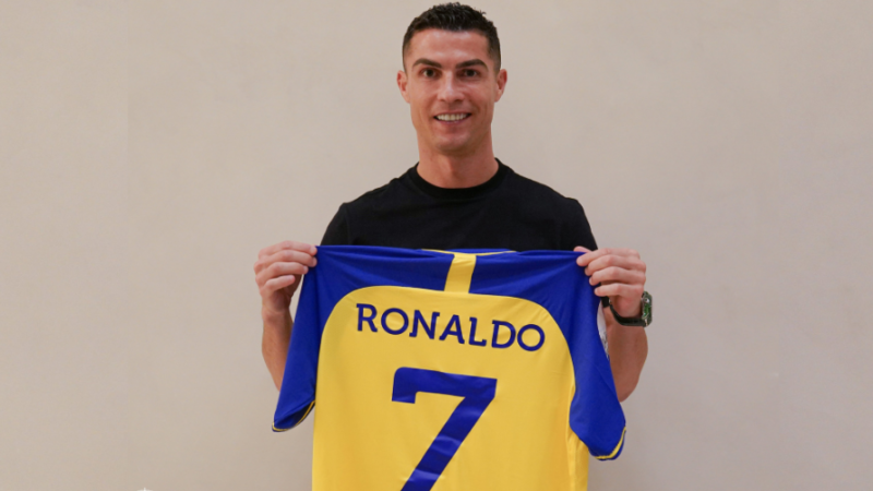 Ronaldo’ya kırbaç cezası! Bakın sebebi ne? Kariyerine Suudi Arabistan'da devam eden Cristiano Ronaldo, İranlı ressam Fatemeh