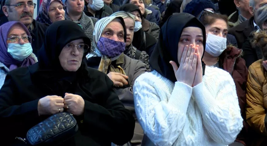 TOKİ kura çekimi heyecanı sürüyor! Adı çıkanlar gözyaşlarına hakim olamadı