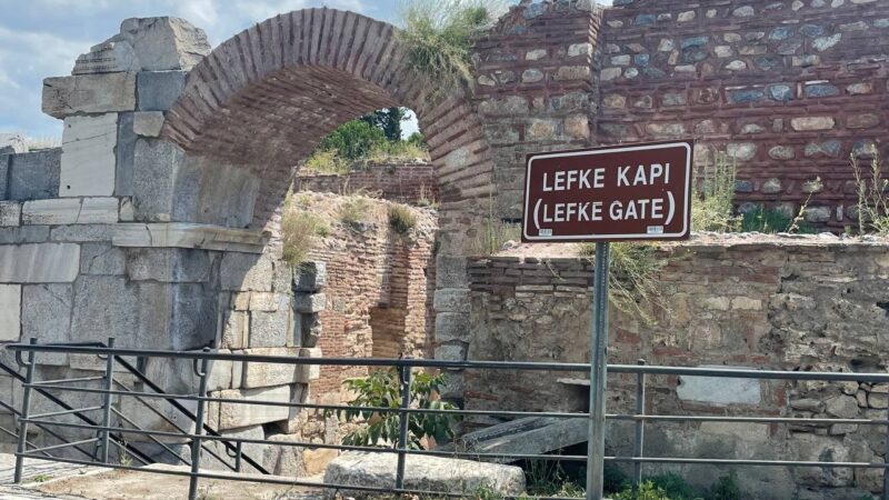 Tarihi Lefke Kapı’daki suyolunda Osmanlı kitabesi bulundu Bursa’nın İznik ilçesindeki Lefke Kapı’da bulunan tarihi çeşmenin suyolu tavanında