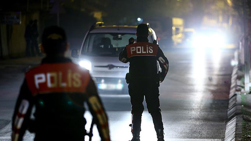 Yalova'da polisten kaçan ve Bursa'nın Gemlik ilçesinde durdurulan araçta uyuşturucuyla