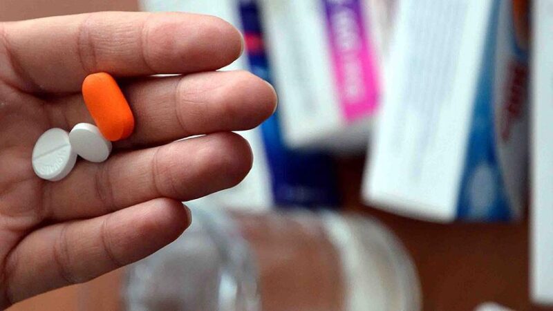Sağlık Bakanı Koca, "Piyasada bulunan 7 bin kalem ilaç içinde