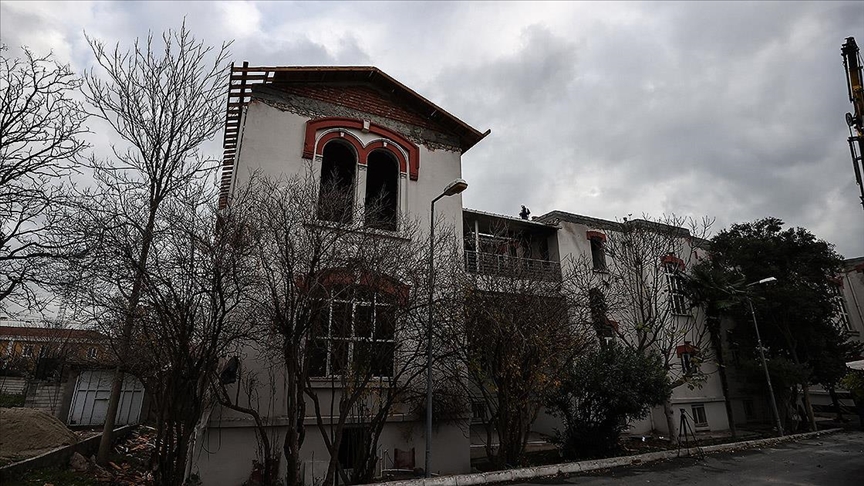 Yangında zarar gören Balıklı Rum Hastanesi’nin yaraları sarılıyor