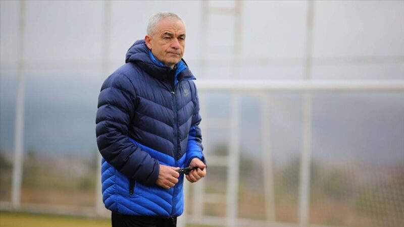Spor Toto Süper Lig ekiplerinden Demir Grup Sivasspor'un teknik direktörü