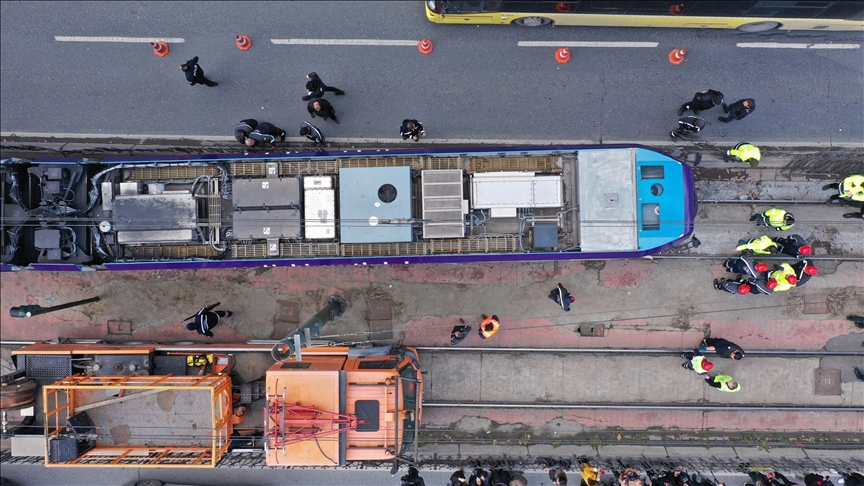 Kabataş-Bağcılar tramvayı raydan çıktı