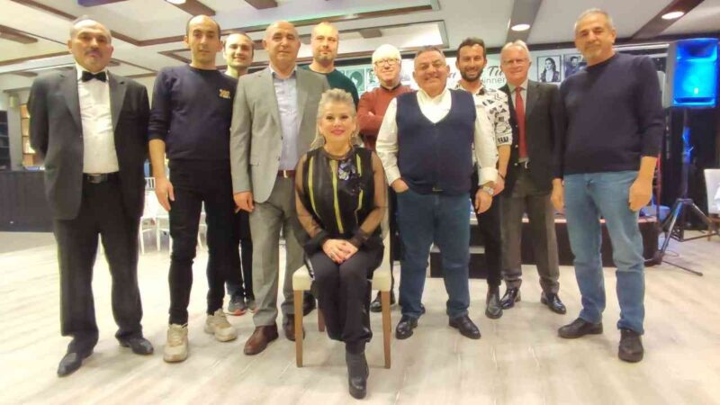Bursa’da Türk sanat müziği korosundan unutulmaz gece Nilüfer Belediyesi Türk Sanat Müziği Korosundan unutulmaz geceye imza attı.
