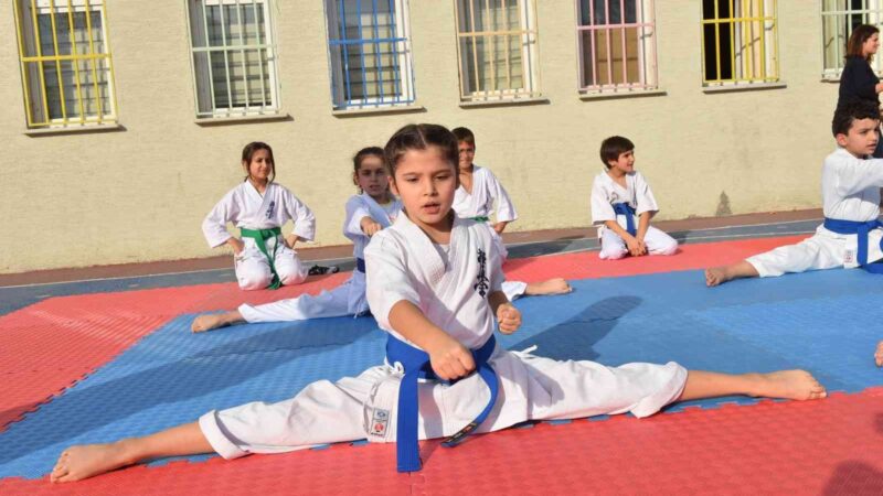 Yıldırım sporla büyüyor Yıldırım Belediyesi Jimnastik Spor Kulübü Karate Takımı, karateyi öğrencilere tanıtmak
