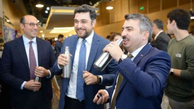 Yıldırım’da kütüphaneye su ünitesi koyularak çelik termos dağıtıldı