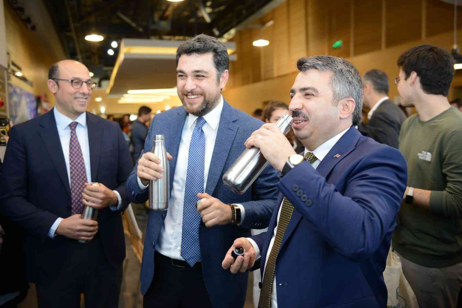 Yıldırım’da kütüphaneye su ünitesi koyularak çelik termos dağıtıldı