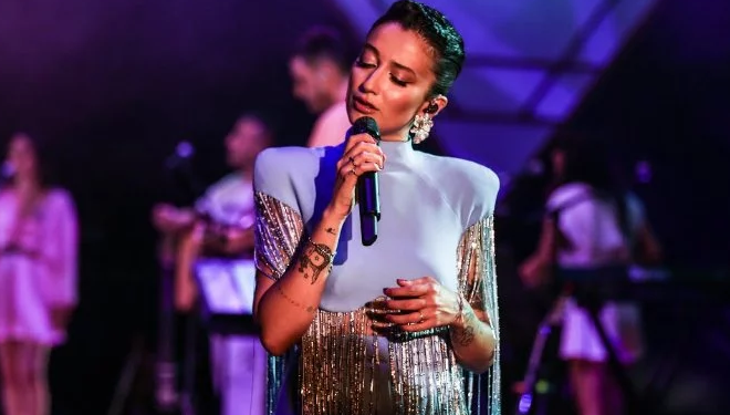 Ünlü şarkıcı Melike Şahin Bursalı müzikseverlerle buluştu