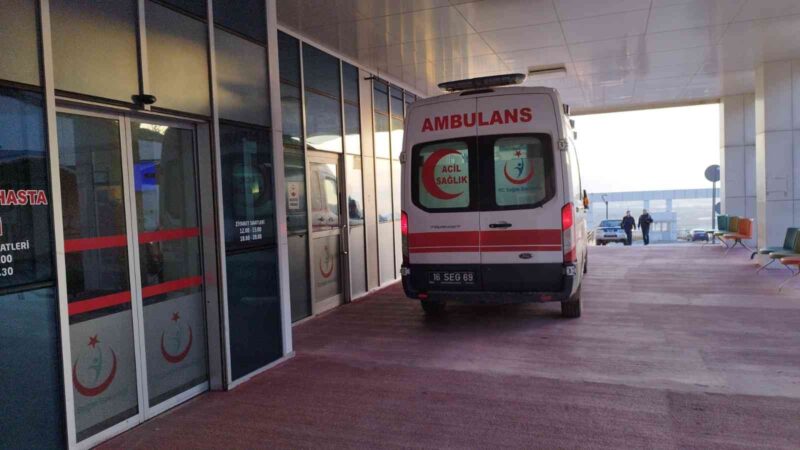 Bursa’nın Orhangazi ilçesinde zeytin toplamaya giden işçileri taşıyan bir minibüs