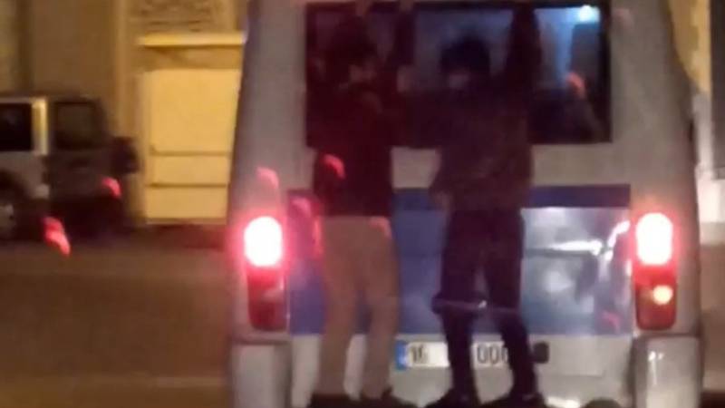 Bursa’da tehlikeli yolculuk! O anlar kamerada Bursa’da tehlikeli yolculuk! O anlar kamerada