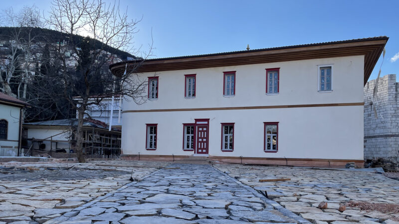 4 asırlık Bursa Mevlevihanesi için geri sayım başladı Bursa Büyükşehir Belediyesi tarafından rekonstrüksiyon çalışmaları tamamlanma aşamasına gelen 4