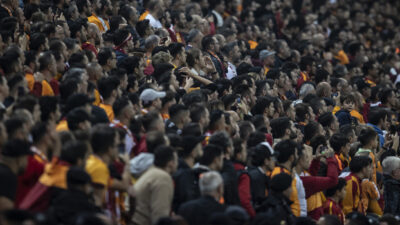 4,9 milyon taraftar tribünden maç izledi