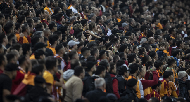 4,9 milyon taraftar tribünden maç izledi