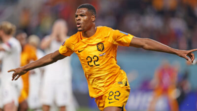 Premier Lig’de Dumfries yarışı