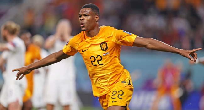 Premier Lig’de Dumfries yarışı