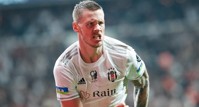 Weghorst, Beşiktaş yönetiminden haber bekliyor