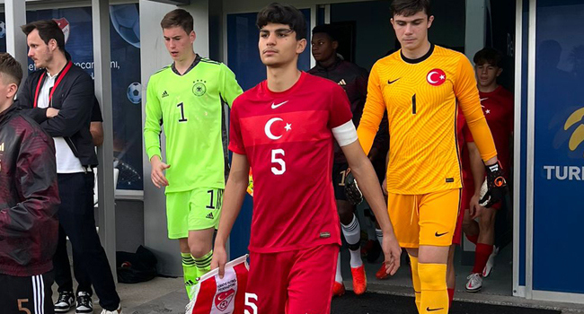 16 yaşındaki Mertcan Ayhan’a Roma kancası