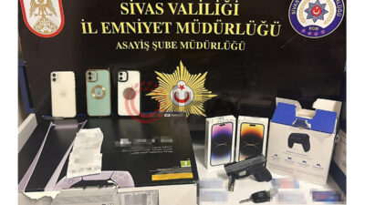 Dikkat dağıtarak binlerce liralık cep telefonunu çaldı