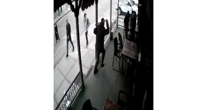 Rize’de dehşet! Sokak köpeğine sopayla defalarca vurdu