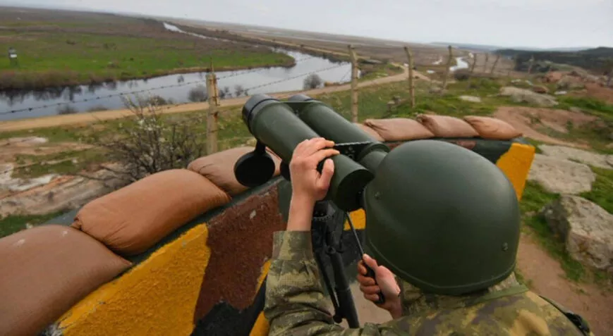 Milli Savunma Bakanlığı duyurdu! Sınırda 2 kişi yakalandı Milli Savunma Bakanlığı duyurdu! Sınırda 2 kişi yakalandı