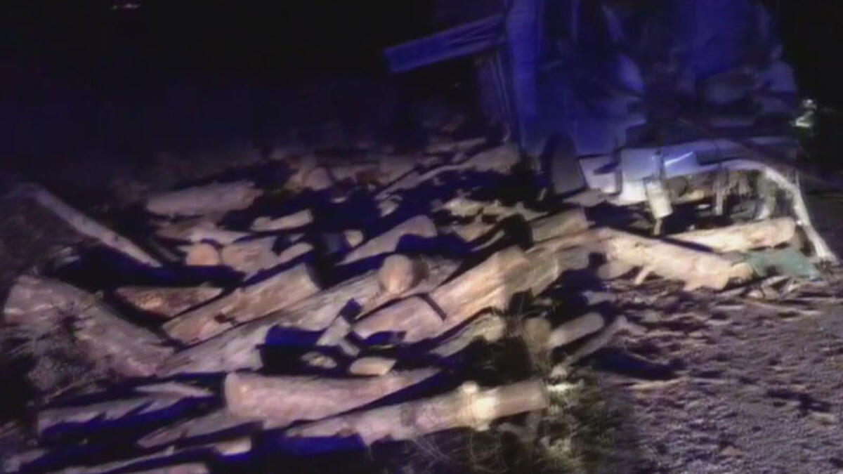 Kardeşlerin kullandığı kamyonlar çarpıştı: Baba- oğul hayatını kaybetit Kardeşlerin kullandığı kamyonlar çarpıştı: Baba- oğul hayatını kaybetit