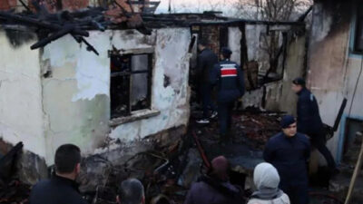 Kahreden olay! Yaşlı çiftin kaldığı evde yangın: 1 ölü, 2 yaralı