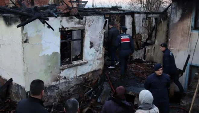 Kahreden olay! Yaşlı çiftin kaldığı evde yangın: 1 ölü, 2 yaralı
