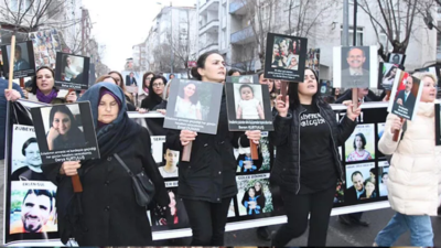 Tren kazası davasında 12’nci duruşma! Acılı anne kızının kanlı pantolonunu gösterdi