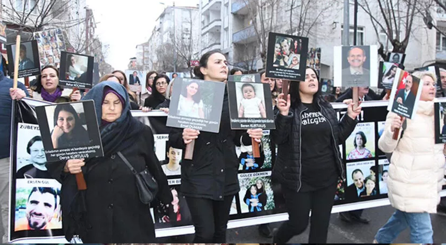 Tren kazası davasında 12’nci duruşma! Acılı anne kızının kanlı pantolonunu gösterdi