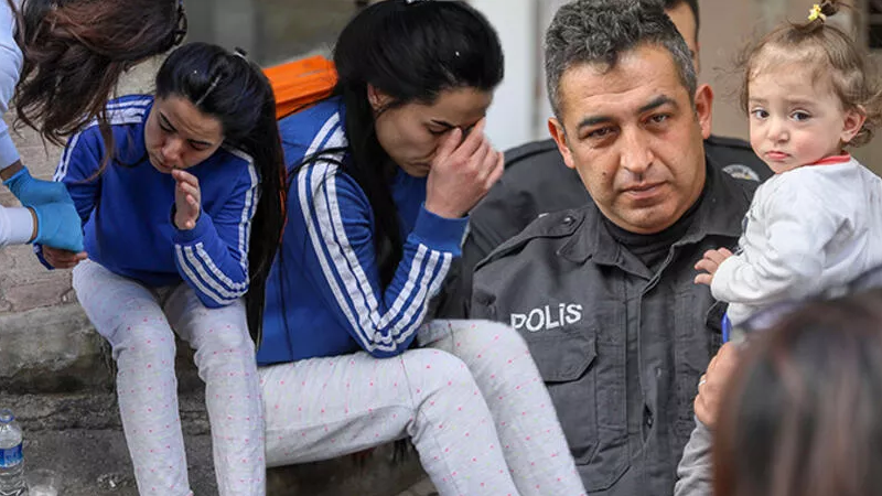 Ocakta yemeği unutunca 1 yaşındaki kızı ile kabusu yaşadı Ocakta yemeği unutunca 1 yaşındaki kızı ile kabusu yaşadı