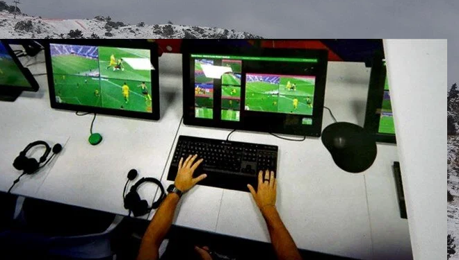 FIFA’dan VAR kararı: Hakemler, kararlarını taraftara açıklayacak FIFA’dan VAR kararı: Hakemler, kararlarını taraftara açıklayacak