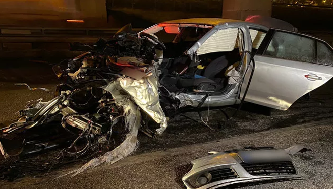 Korkunç kaza! Aracın motoru yerinden çıktı, yola fırladı Korkunç kaza! Aracın motoru yerinden çıktı, yola fırladı