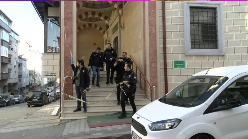 Camide silahlı saldırı! Namaz kıldığı sırada başından vurdu Camide silahlı saldırı! Namaz kıldığı sırada başından vurdu