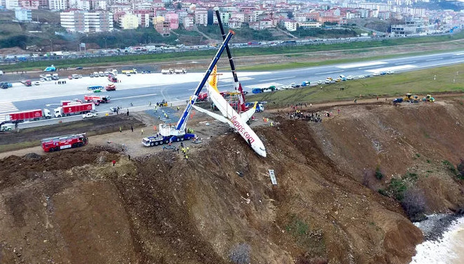 Pistten çıkan uçaktaki yolcuların ifadeleri ortaya çıktı! ‘Uçak patlayacak, atın aşağıya kendinizi’