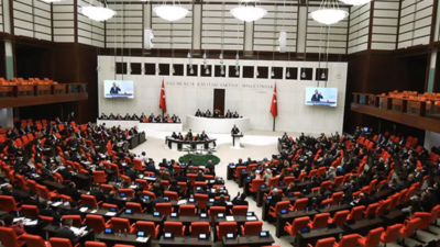 AK Parti’nin ‘torba kanun teklifi’ Meclis’e sunuldu