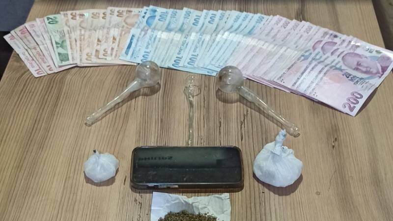Bursa’da uyuşturucu operasyonu: 2 gözaltı BURSA (AA) - Bursa'nın Orhangazi ilçesinde uyuşturucu ticareti yaptıkları iddia
