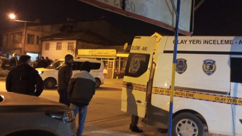Bursa'nın İnegöl ilçesinde bir kuaför işletmesine silahlı saldırı düzenlendi.