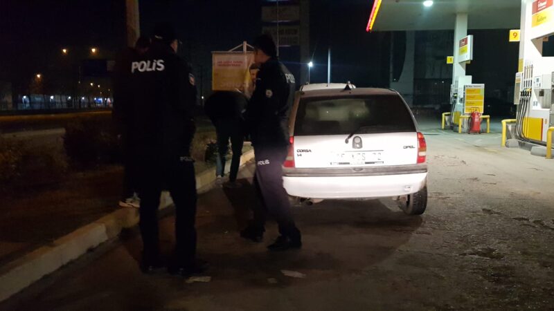Bursa’nın İnegöl ilçesinde seyir halindeki otomobile başka bir araçtan silahlı