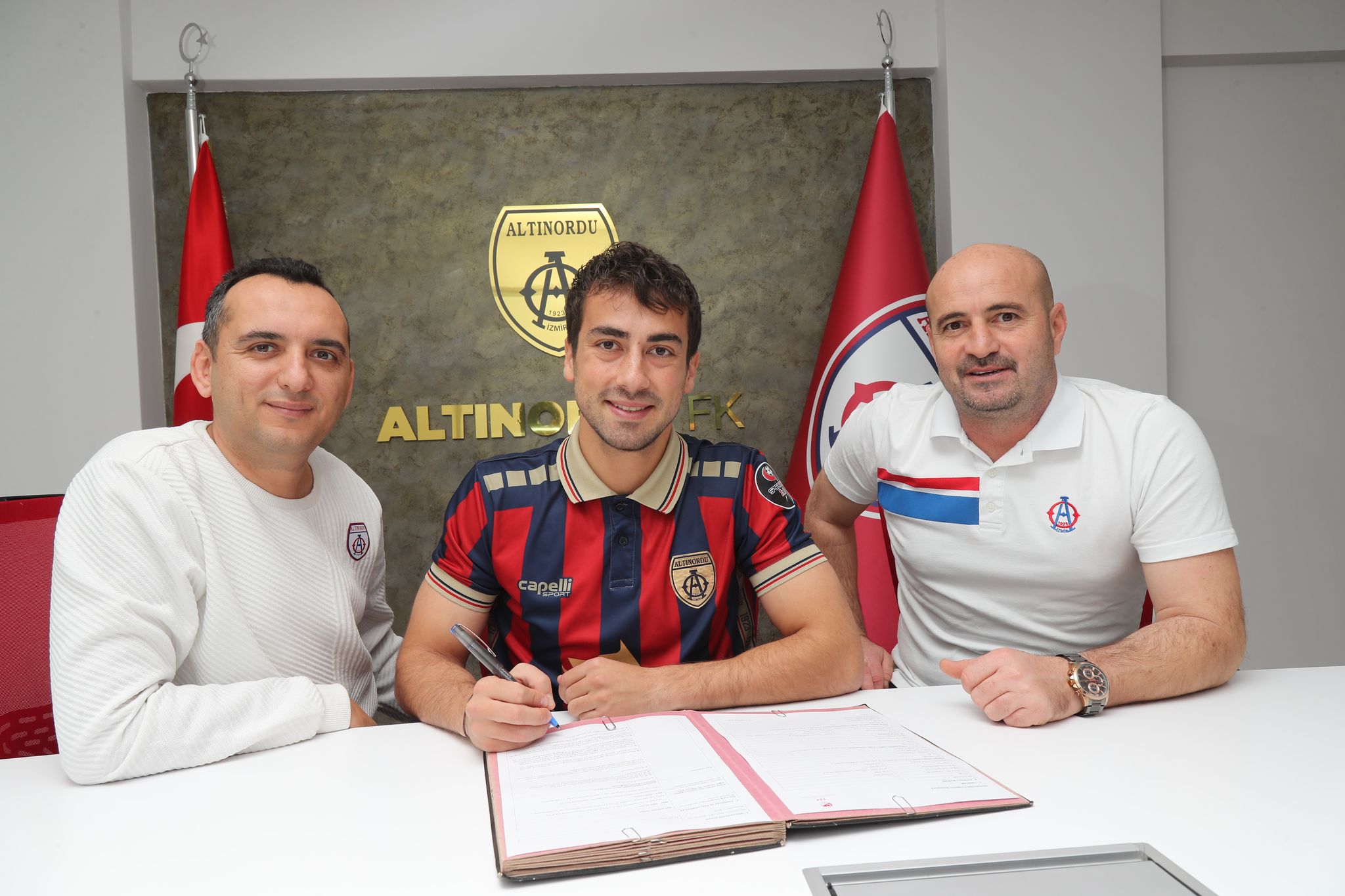 Bursaspor’un eski kaptanı imzayı attı! İşte yeni kulübü…